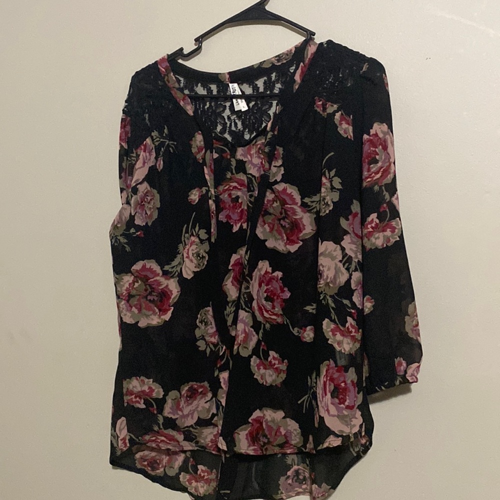 Woman’s floral lace blouse size large